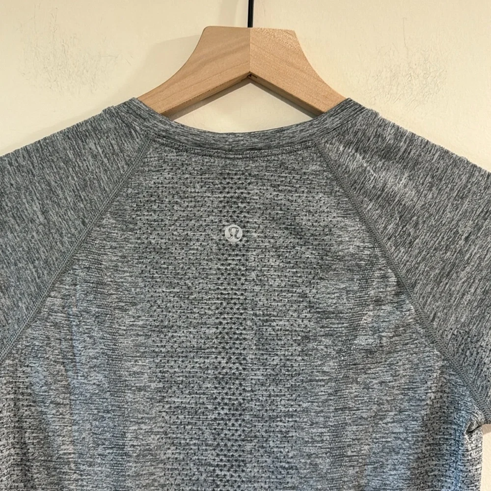 Lululemon‎ Gray Swiftly Tee Size 6 - Short Sleeve 2.0